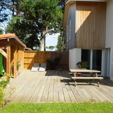 Marensines - Jolie Mitoyenne Sur Grand Jardinet Et Terrasse En Bois